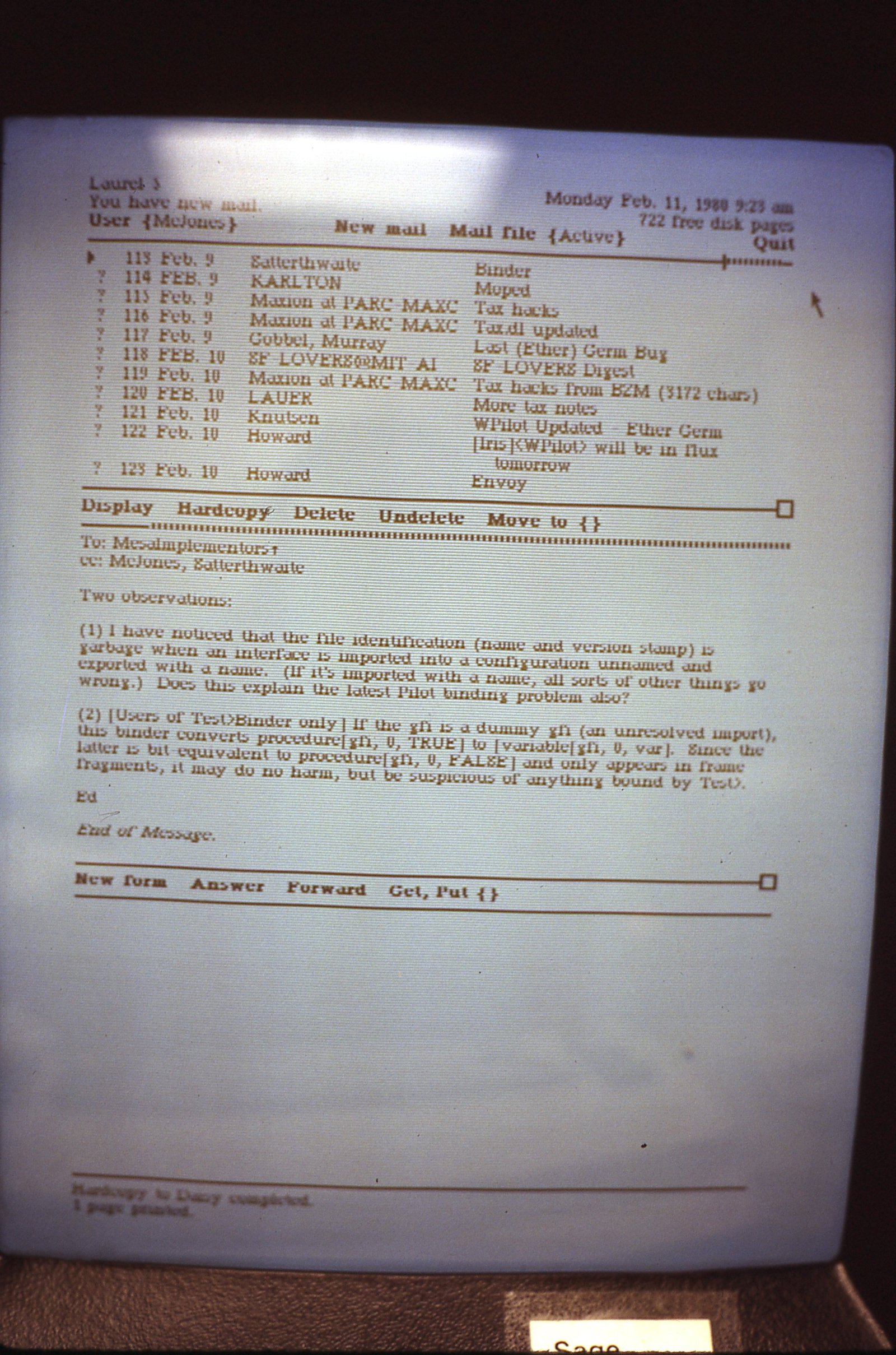 Écran de Laurel sur Xerox Alto : liste des courriels, lecture d’un message et commandes Answer et Forward, le 11 février 1980.